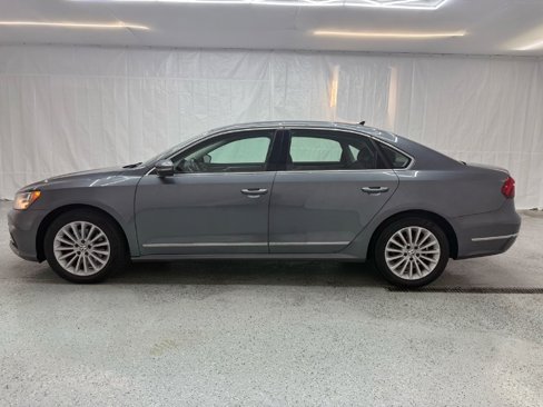 Used 2017 Volkswagen Passat 1.8T SE image 6