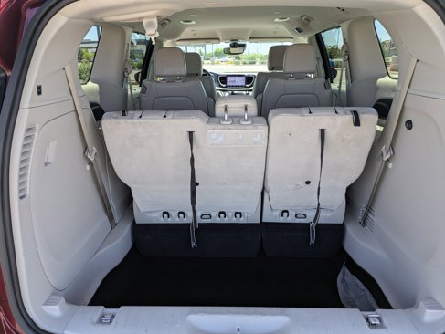 Used 2021 Chrysler Pacifica Touring-L image 11