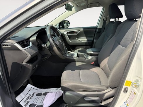 Certified 2022 Toyota RAV4 LE image 9
