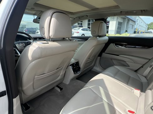 Used 2013 Cadillac XTS Premium image 27