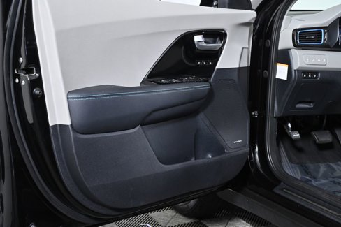 Used 2019 Kia Niro EX Premium image 29