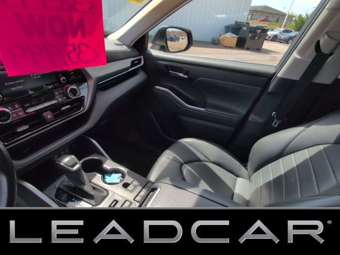 Used 2022 Toyota Highlander XLE image 24
