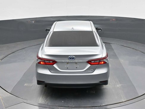 Used 2021 Toyota Camry LE image 25