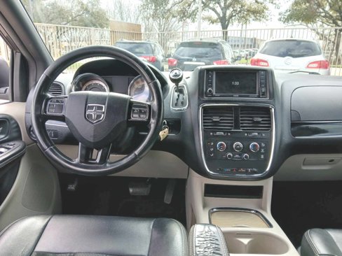 Used 2016 Dodge Grand Caravan SXT image 12