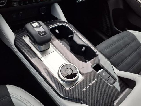 New 2025 Mitsubishi Outlander SE image 15