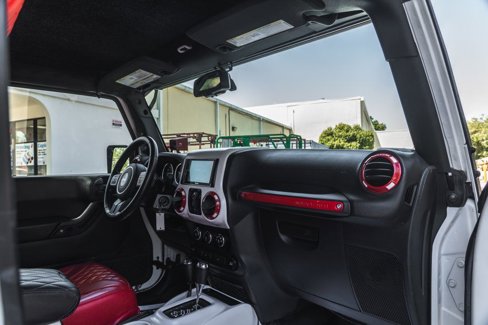 Used 2017 Jeep Wrangler Unlimited Sahara w/ Connectivity Group image 29
