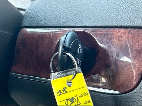 Used 2014 Chrysler Town & Country Touring w/ Driver Convenience Group image 9