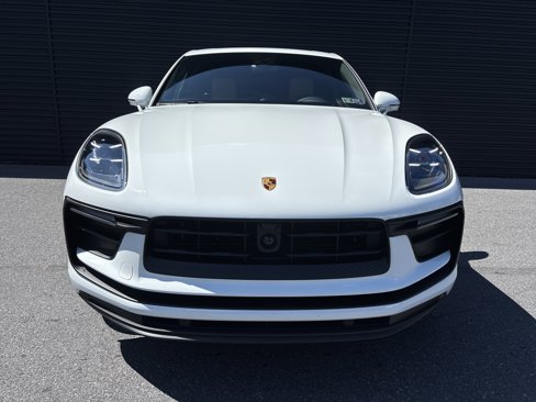 Used 2025 Porsche Macan image 8