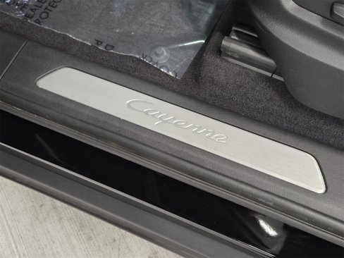 Certified 2023 Porsche Cayenne image 16