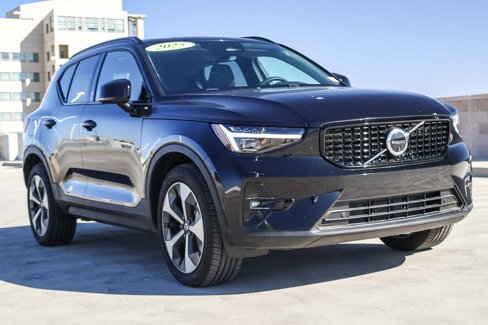 Used 2025 Volvo XC40 B5 Plus w/ Protection Package Premier image 3