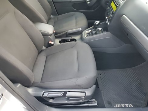 Used 2015 Volkswagen Jetta SE image 16
