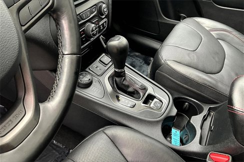 Used 2020 Jeep Cherokee Trailhawk image 18