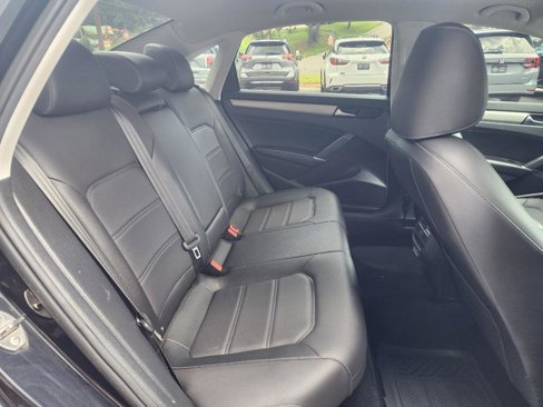 Used 2022 Volkswagen Passat 2.0T SE image 10