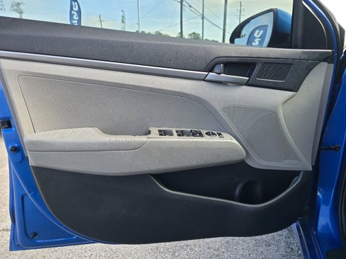 Used 2017 Hyundai Elantra SE w/ Cargo Package image 10