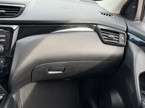 Used 2018 Nissan Rogue Sport SV image 23