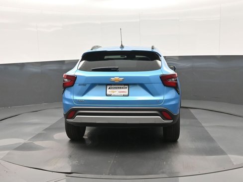 New 2025 Chevrolet Trax LT w/ Driver Confidence Package image 8