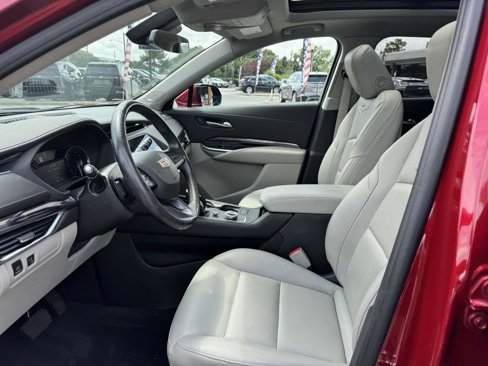 Certified 2021 Cadillac XT4 Luxury w/ Cold Weather Package image 10