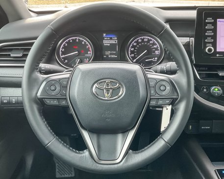 Used 2022 Toyota Camry SE image 10