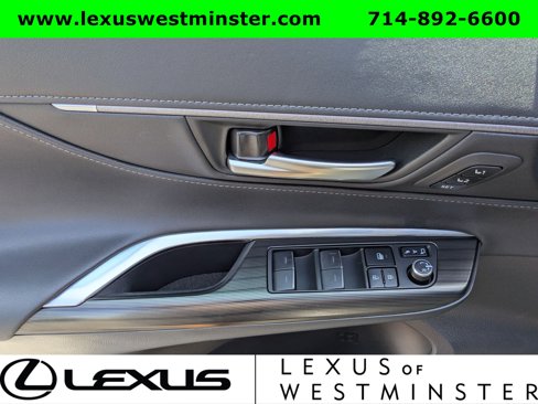 Used 2021 Toyota Venza XLE image 18