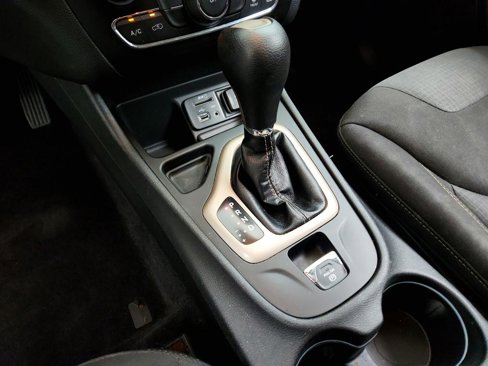 Used 2017 Jeep Cherokee Latitude image 17