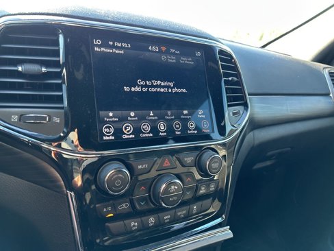 Used 2022 Jeep Grand Cherokee Laredo X image 10
