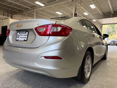Used 2017 Chevrolet Cruze LT image 2