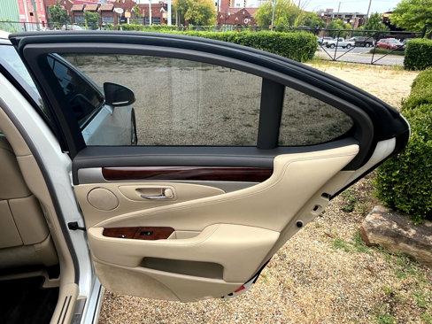 Used 2014 Lexus LS 460 image 36