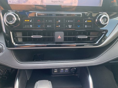 Used 2022 Toyota Highlander Limited image 23
