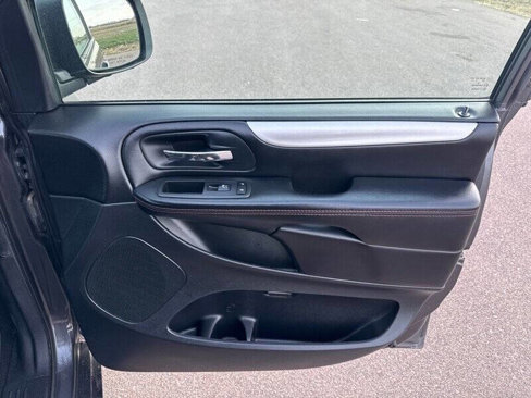 Used 2016 Dodge Grand Caravan R/T image 19