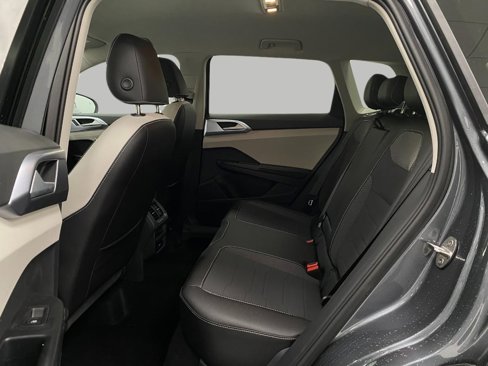 New 2025 Volkswagen Taos SE image 24