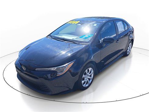 Used 2023 Toyota Corolla LE image 2