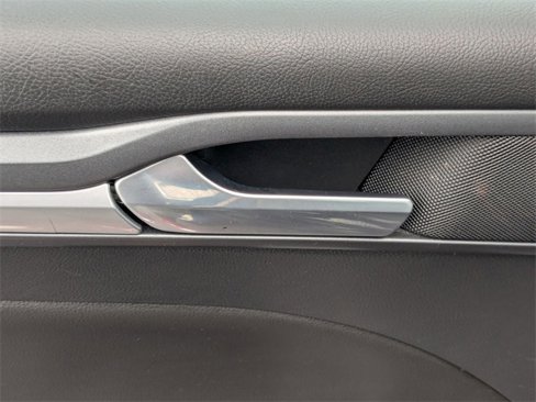 Used 2016 Ford Fusion Titanium image 26