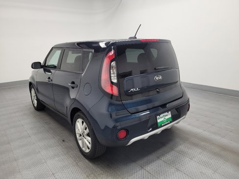 Used 2017 Kia Soul + image 5