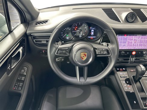 Certified 2024 Porsche Macan image 18