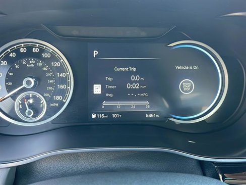Used 2025 Genesis G70 2.5T image 24
