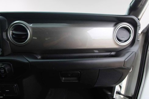 Used 2018 Jeep Wrangler Unlimited Sahara image 26