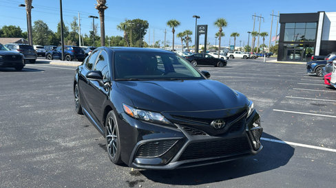 Used 2023 Toyota Camry SE image 1