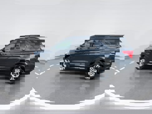 Used 2022 Ford Explorer XLT image 12