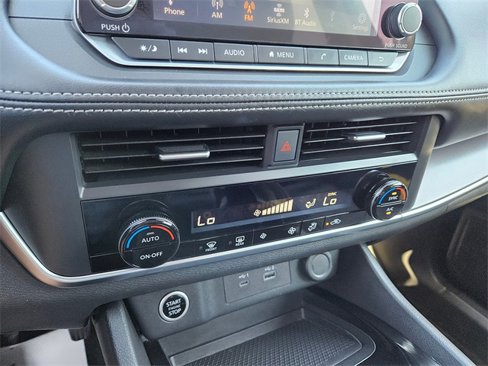 Used 2023 Nissan Rogue SV image 21