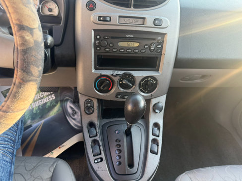 Used 2004 Saturn Vue 2WD V6 image 10
