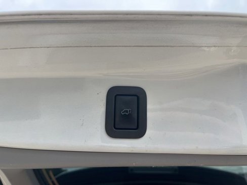 Used 2017 Toyota Highlander LE image 31