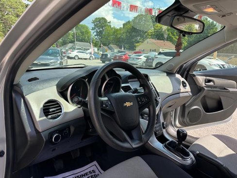 Used 2013 Chevrolet Cruze LS image 18