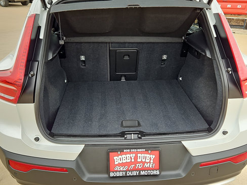 Used 2024 Volvo XC40 B5 Core image 6