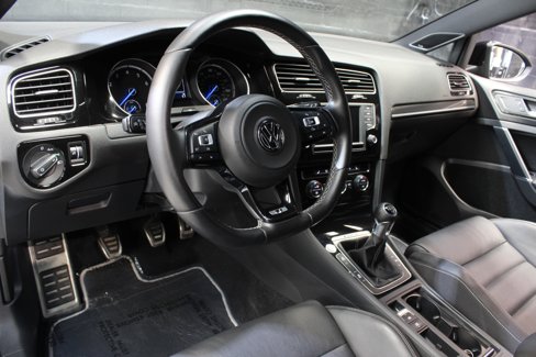 Used 2017 Volkswagen Golf R 4-Door image 20