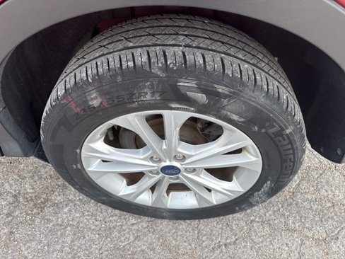 Used 2019 Ford Escape SE image 12