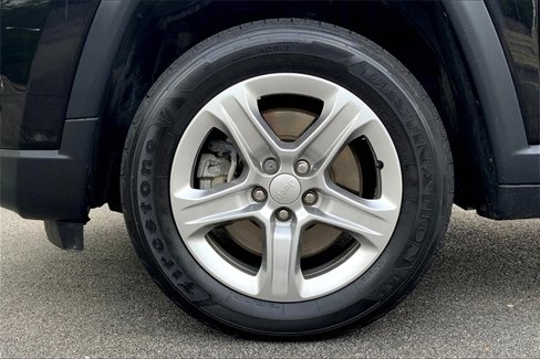 Used 2023 Jeep Compass Latitude image 9