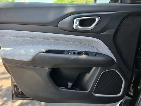 New 2025 Jeep Compass Latitude image 27