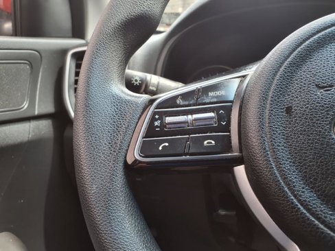 Used 2020 Kia Sportage LX image 16