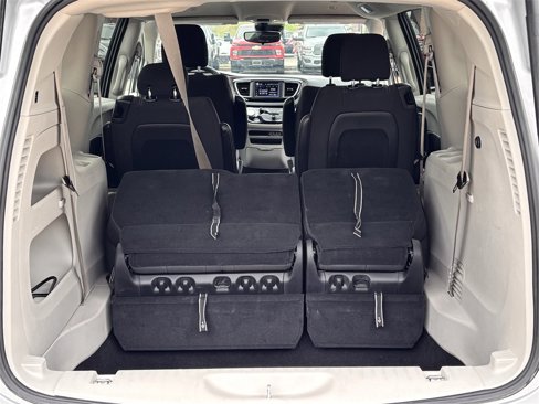 Used 2023 Chrysler Voyager LX image 26