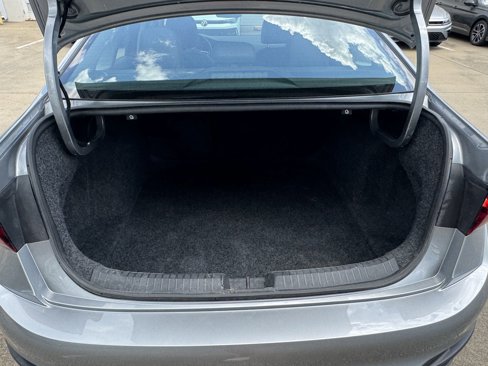 Used 2024 Volkswagen Jetta SE image 8